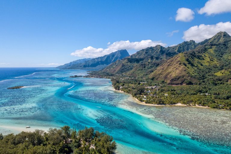 Best Time to Charter a Yacht in French Polynesia