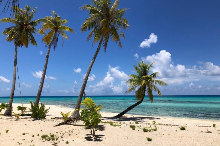 Society Islands vs Tuamotus: Which Crewed Yacht Charter Route?