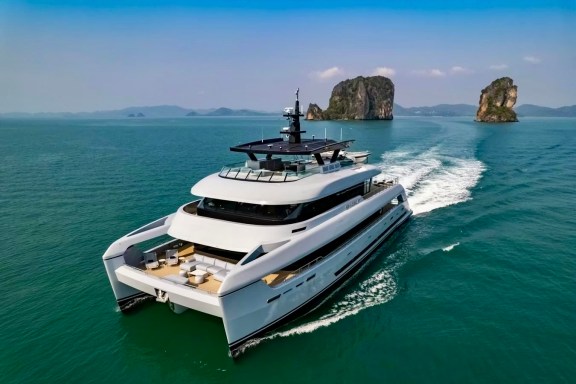 Spacecat luxury catamaran - the white lotus yacht. cruising in thailand