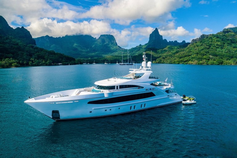 14 Days from the Society Islands to the Tuamotus