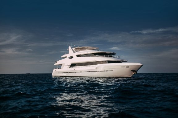 ALICE — crewed yacht charter in raja ampat