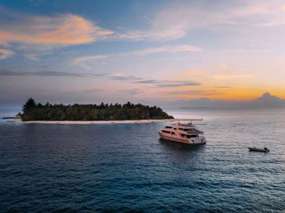ALICE — crewed yacht charter in Patagonia Trekking