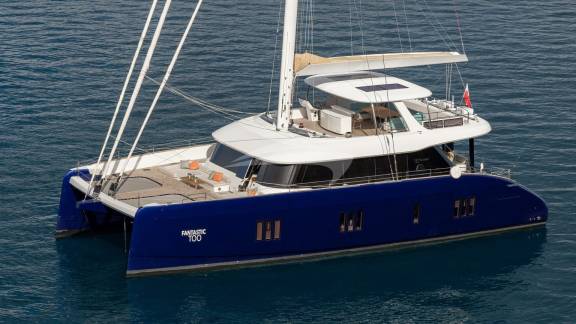 Fantastic Too — crewed yacht charter in Expedition Premium